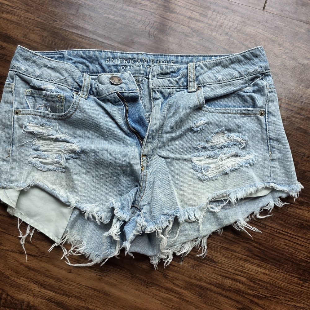 American Eagle Outfitters Women's Distressed Denim Cutoff Shorts -‎ Light Blue